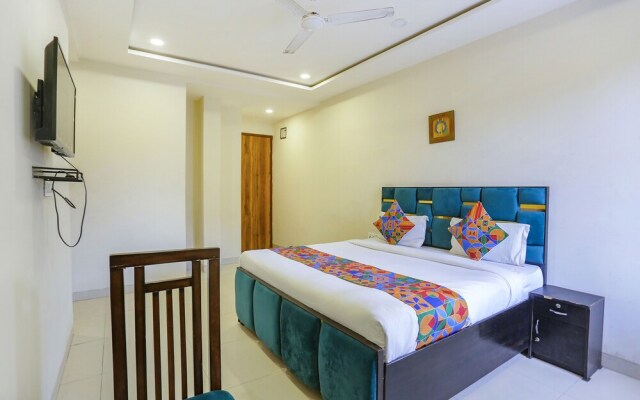 Fabhotel Shiv Rachna
