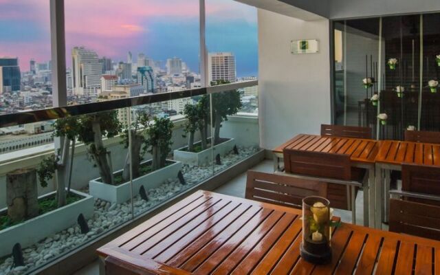 Holiday Inn Bangkok Silom by IHG