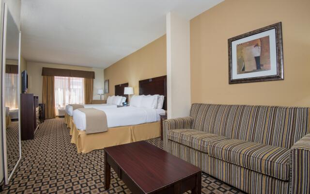 Holiday Inn Express & Suites Clovis