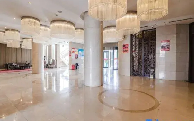 Luoshan Golden Sunshine Star Ji Hotel