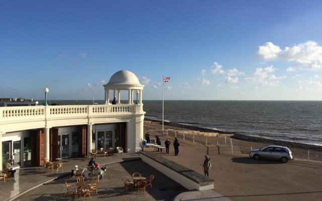 Bexhill Beach Residence Bed & Breakfast