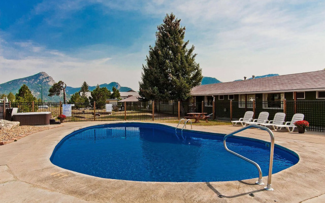 Coyote Mountain Lodge