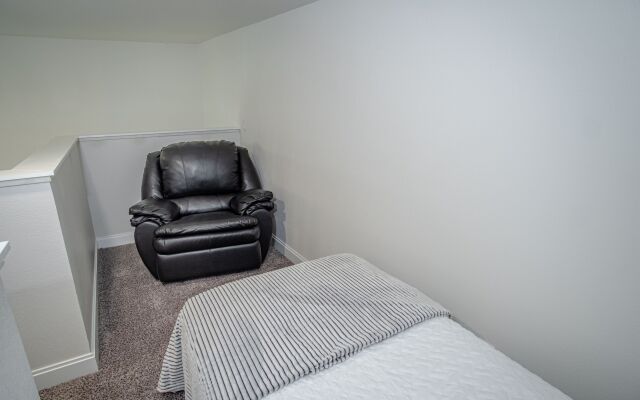 Guest House with Loft near Downtown