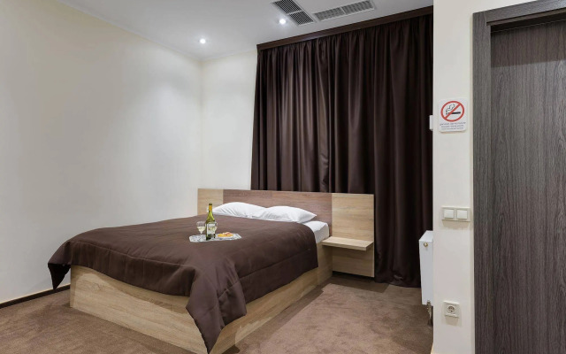 Twin Apart Hotel