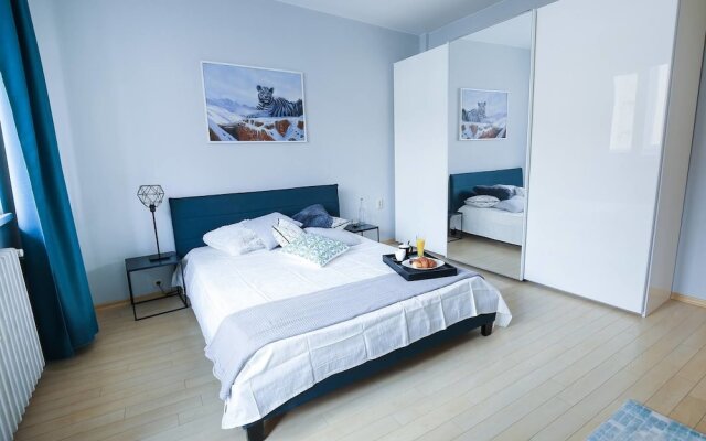 FM Deluxe 2-BDR Apartment - Nika's Place on Dondukov Blvd.