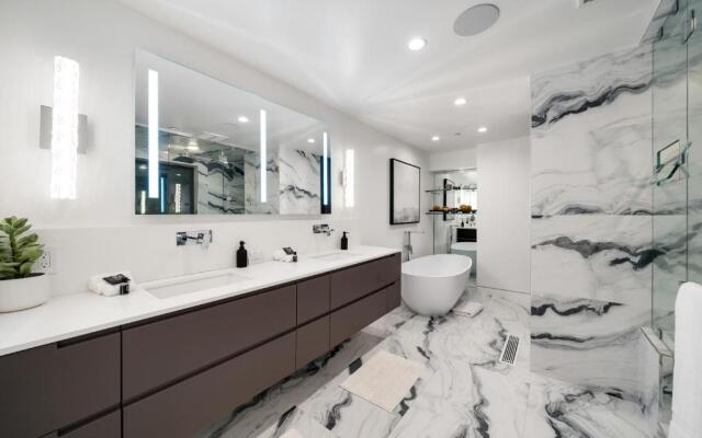 Modern Smart Home With Spectacular Views