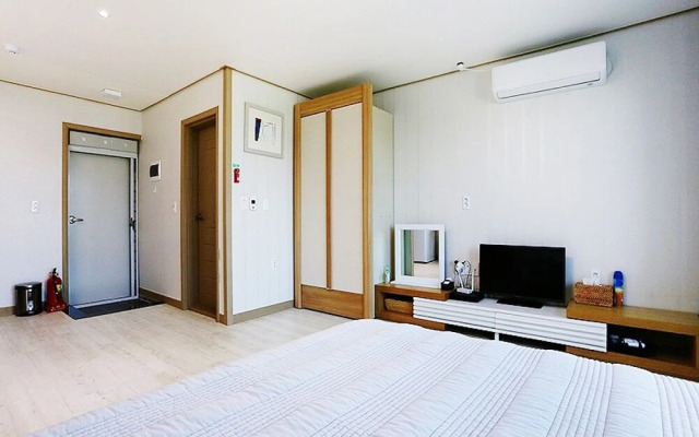 Tongyeong Cobalt Blue Pension