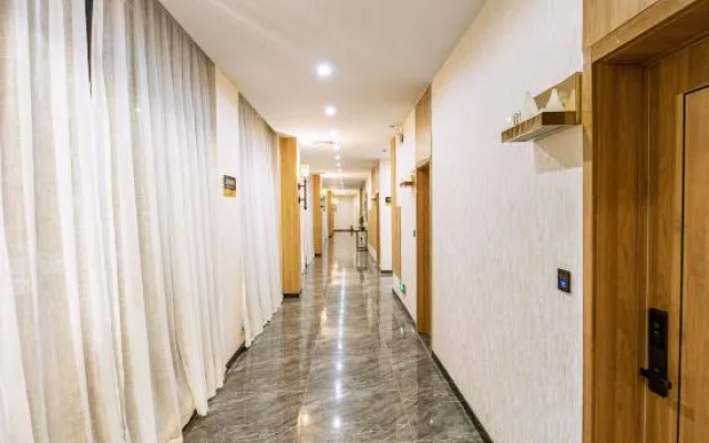 Impression Cloud Gate Hotel