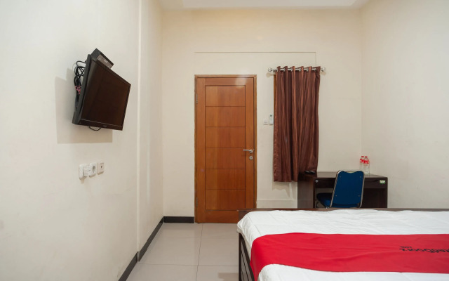 RedDoorz Plus near Universitas Indonesia