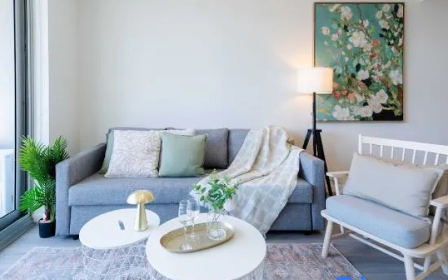 lvl42 2B APT with Free Parking in CBD