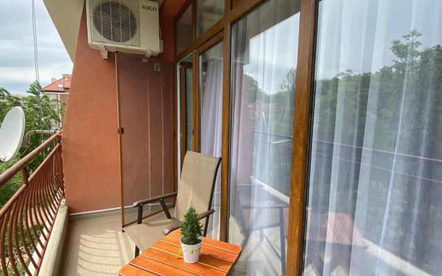 Studio Anita Complex B16