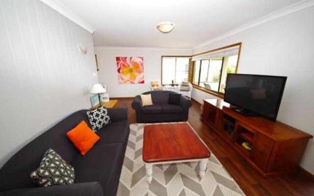 Breakaway, 11 Scott Street