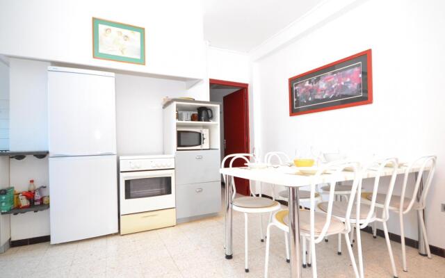 Beautiful Apartment in Mèze with Swimming Pool