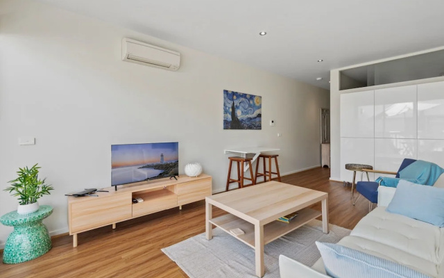Stylish North Melbourne Stay – Guest Rooms – Melbourne