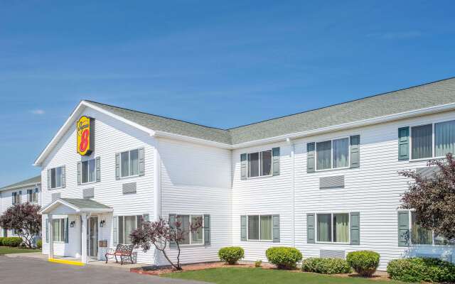 Super 8 by Wyndham Canandaigua