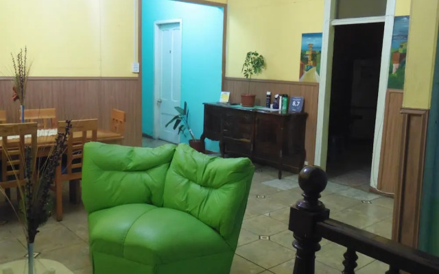 Hostal Tricontinental