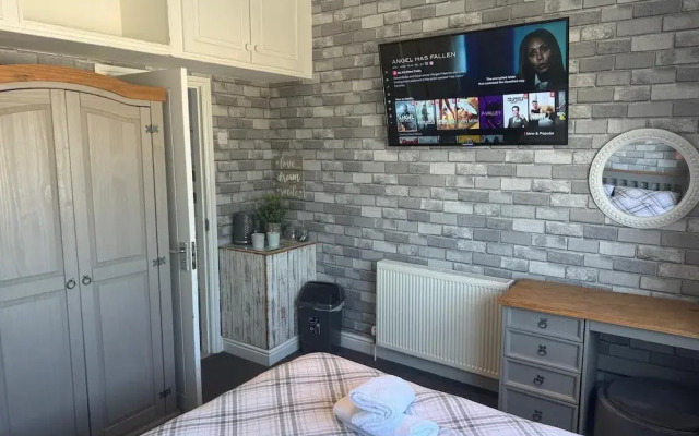 OYO Shore Surf Lodge