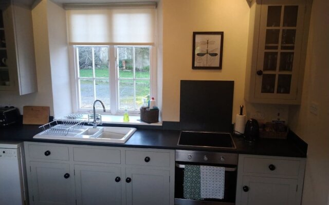2 Bed Cottage With Mountain Views Glanusk Estate
