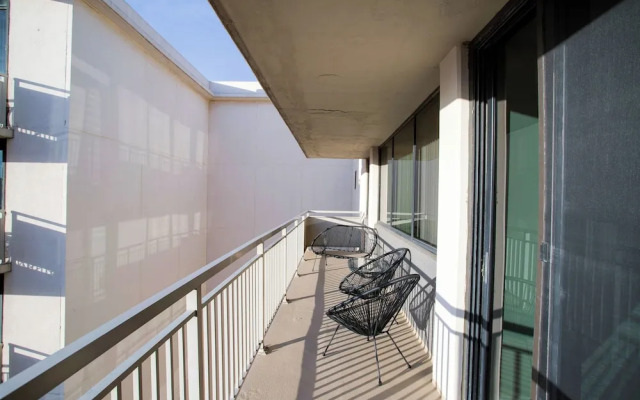 Modern Spacious Apt Crystal City