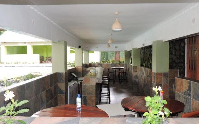 Café Zambezi House of Africa - Hostel