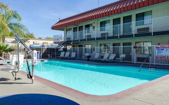 Motel 6 Fresno, CA - Yosemite Hwy