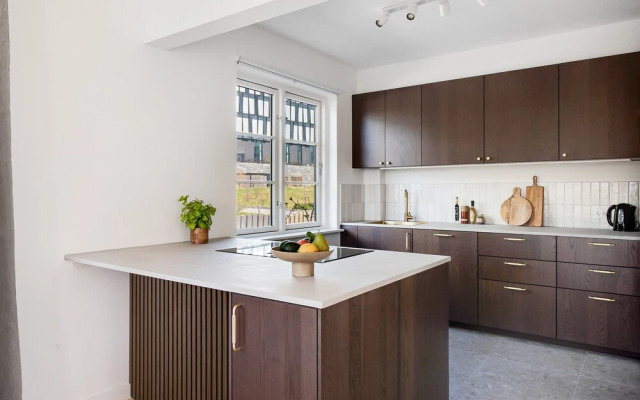 Sanders Charm - Chic 2-bdr Apt With Shared Garden