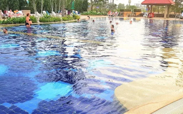 Sea View 1-bed at Jomtien Beach - Sleeps 2