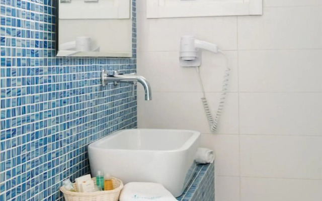 Poseidon Hotel & Suites