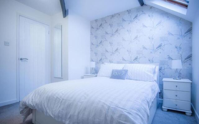 The Penthouse At The Mews - 2 Bedroom Apartment - Tenby