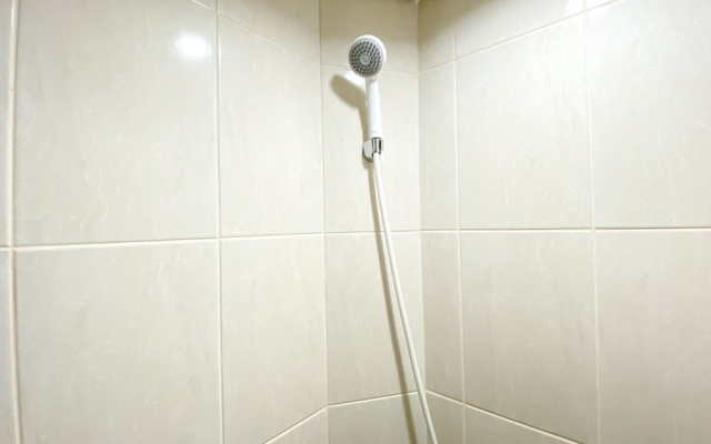 Cozy And Simply Studio Room At Osaka Riverview Pik 2 Apartment – Bathroom – Jakarta