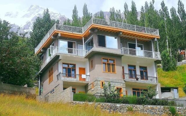 Hunza Lounge