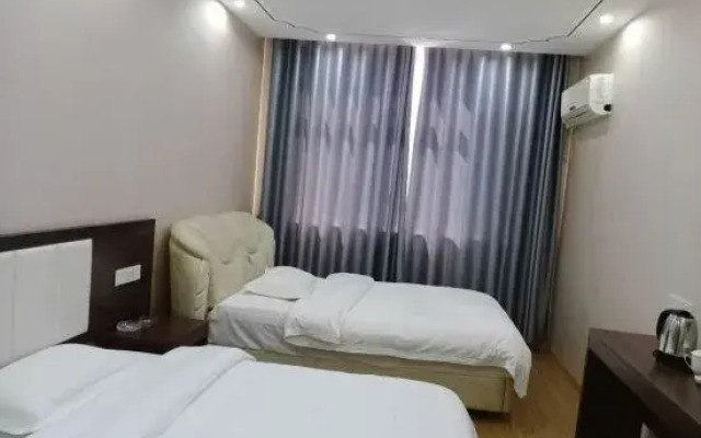 Huangmei Lvyin Business Hotel