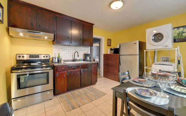 Renovated Charlotte Bungalow - 3 Mi to Downtown!