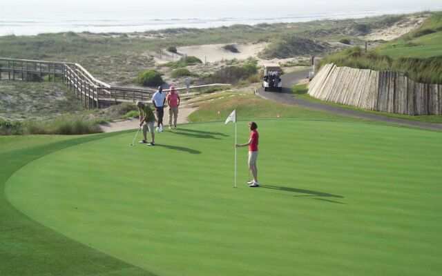 Best Western Plus First Coast Inn & Suites