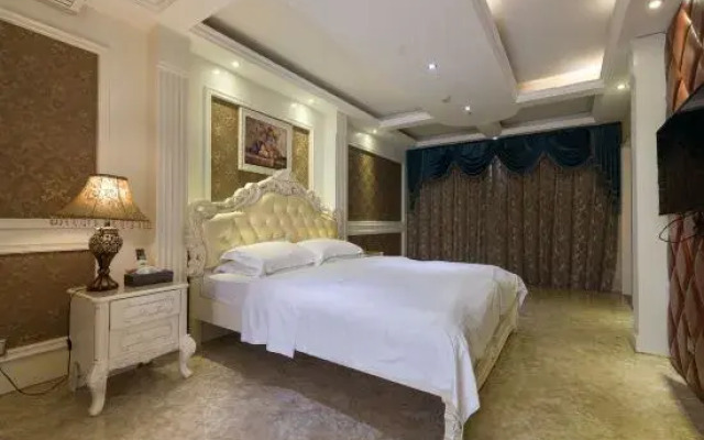 Red Ant Theme Hotel (Xinxianghe Normal University Wanda Branch)