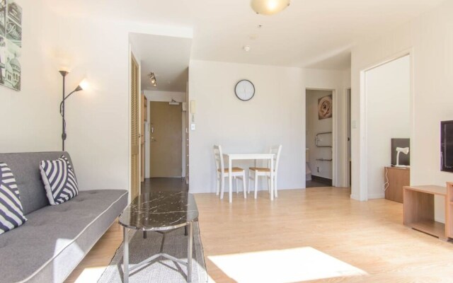 Modern 2 Bedroom Apartment in the CBD