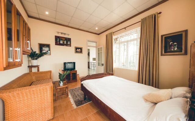 Hillside Homestay Hue - Em Room top Apartment