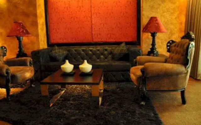 Fields Plaza Suites