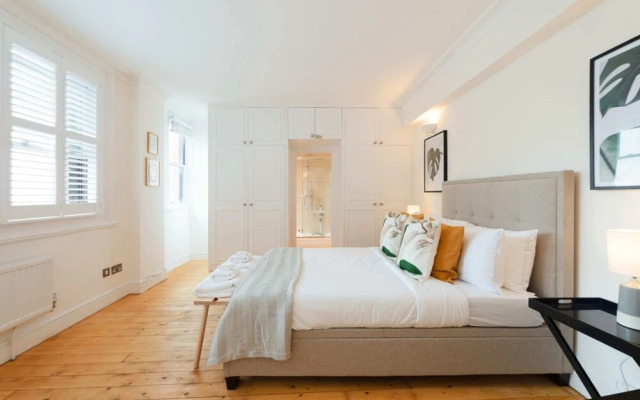 Bright and Airy 3 Bedroom Near Trafalgar Square