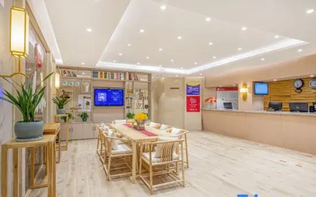 Elan Hotel (Zhenjiang Railway Station Wanda Plaza)