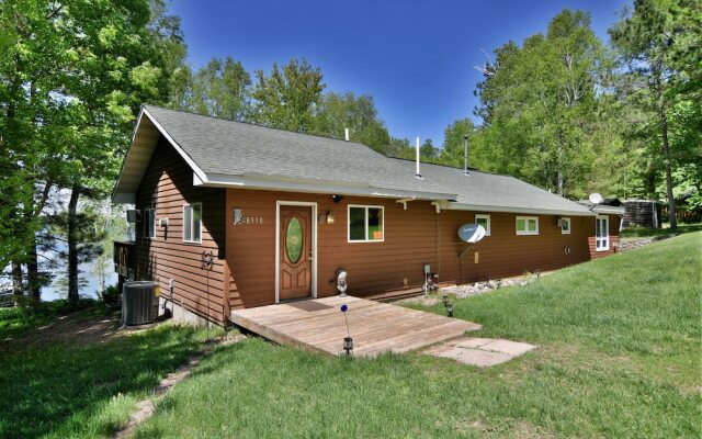 Butler's Bay Teal Lake 4 Bedroom Hotel Room by RedAwning