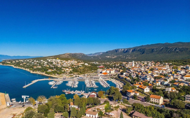 Nice Home in Breze With Wifi and 2 Bedrooms