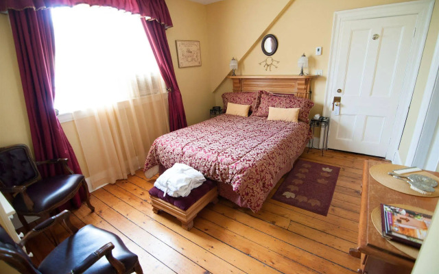 Shipwright Inn