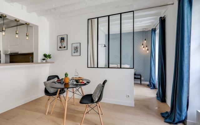 Beautiful new Apartment in a Pedestrian Street, Near Champs Elysees