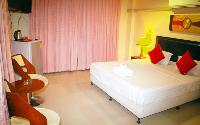 Royal Q&D Suites Hotel