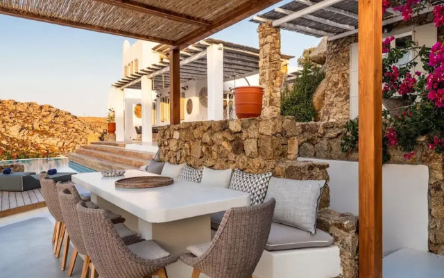 Stunning Villa Surrounded by Lush Greenery