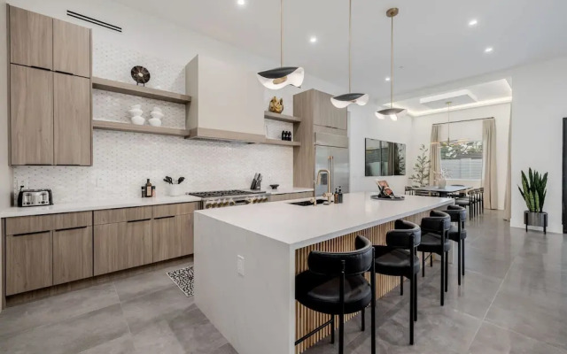 The Carlisle Experience 4 Showers Heated Pool