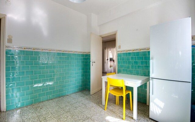 Very Spacious 3 Beds Flat in a Great Area
