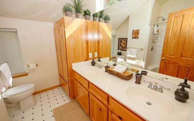 1884 Bakersfield 5 Bedrooms 4 Bathrooms Home