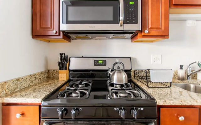 1BR Getaway Apt Modern in Lincoln Square